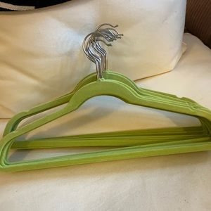 Slim Velvet Non-Slip Clothes Hangers, Green